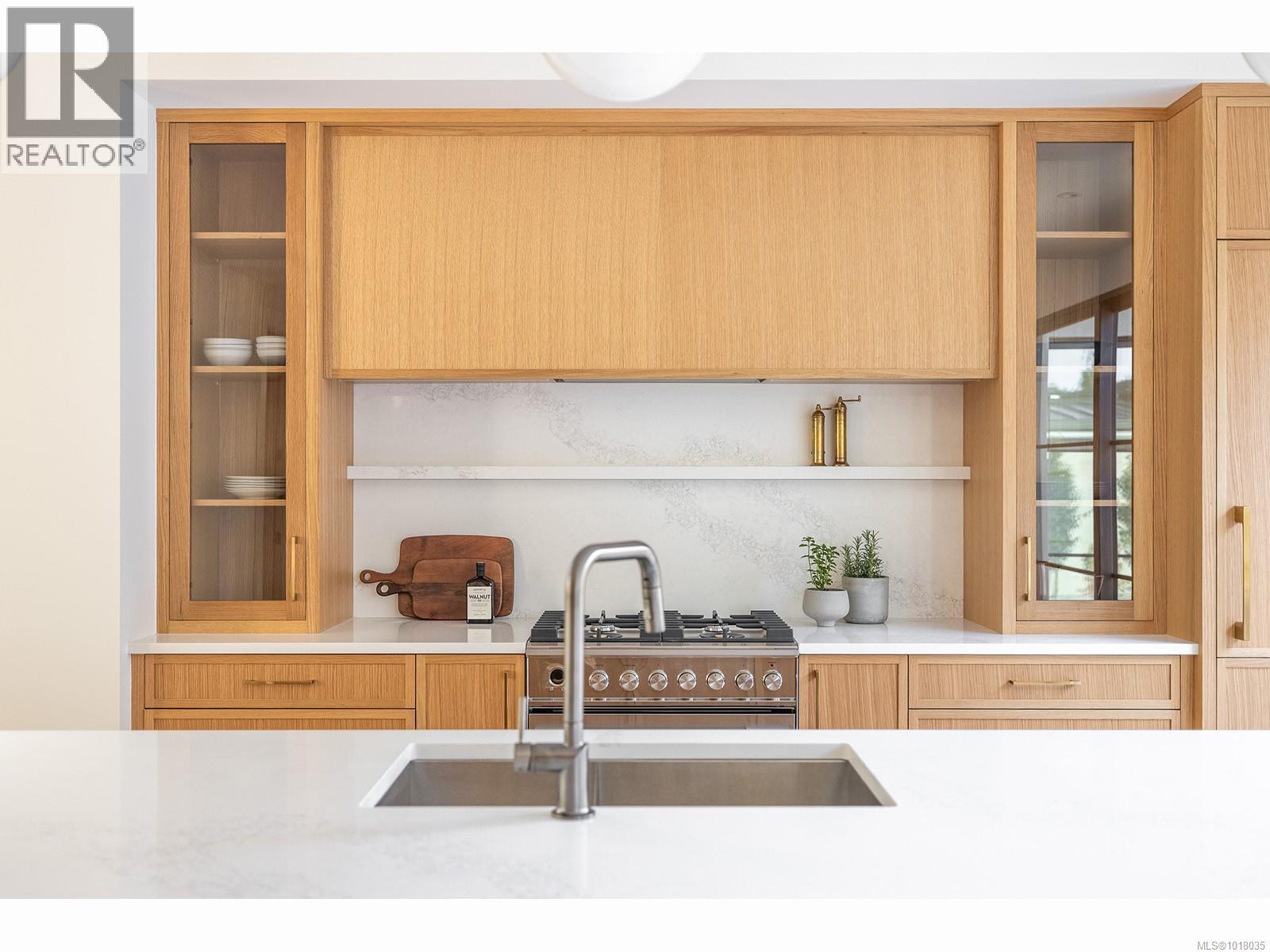 634 Hemlock St, Qualicum Beach, British Columbia  V9K 1H8 - Photo 16 - 1018035