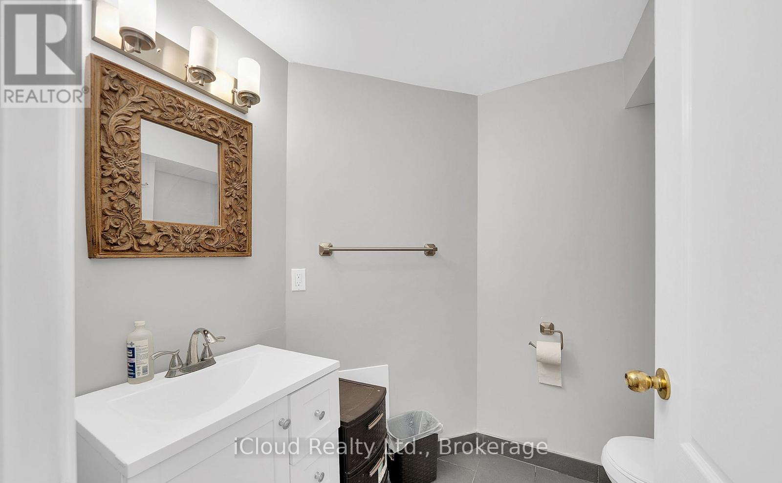 34 Royalpark Way, Vaughan, Ontario  L4H 1J5 - Photo 6 - N12490232