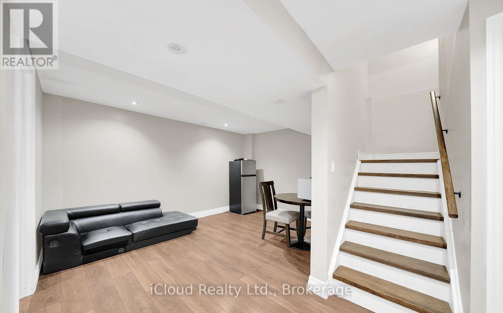 34 Royalpark Way, Vaughan, Ontario  L4H 1J5 - Photo 7 - N12490232