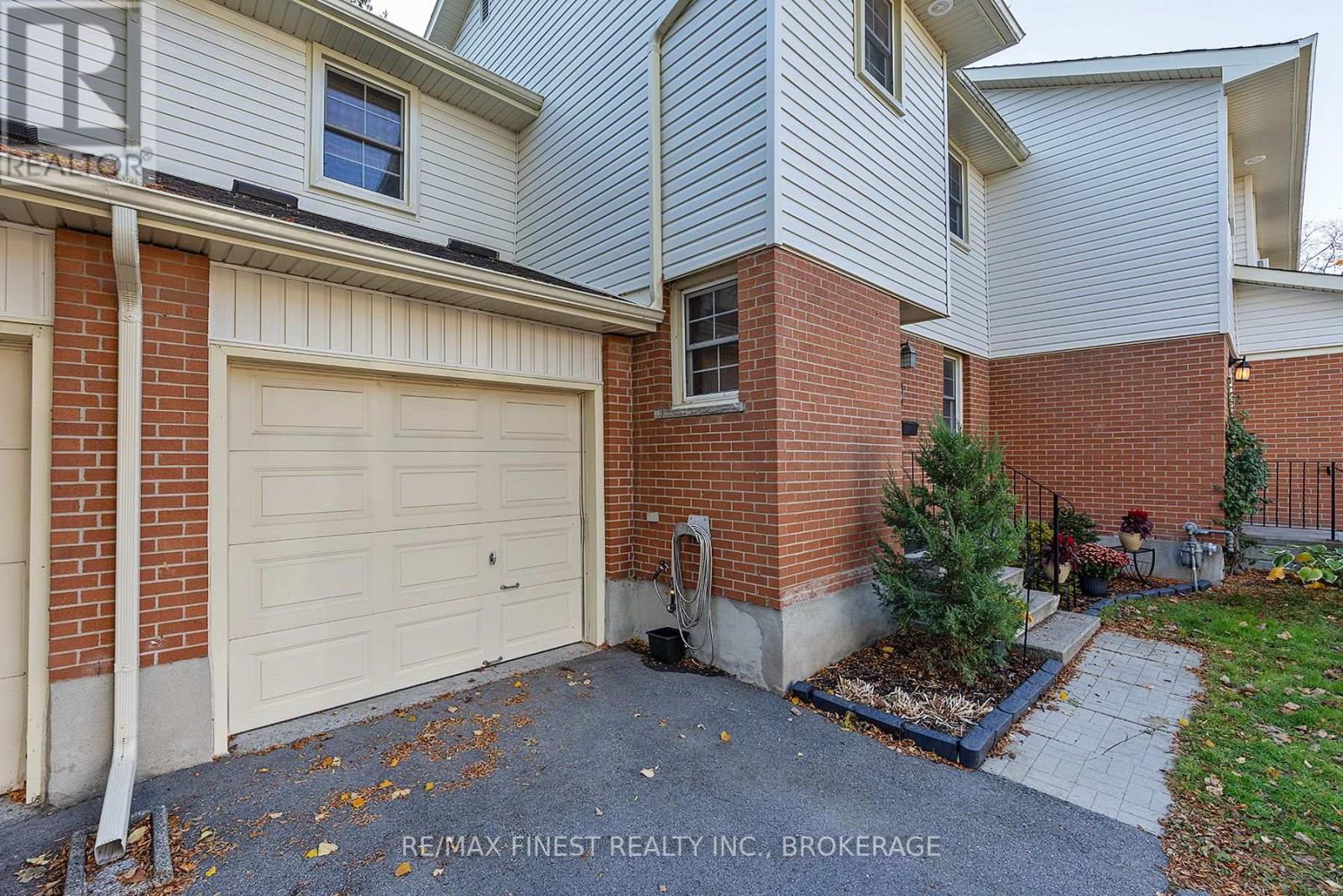 48 - 19 Macpherson Avenue, Kingston (Central City West), Ontario  K7M 6W4 - Photo 4 - X12490542