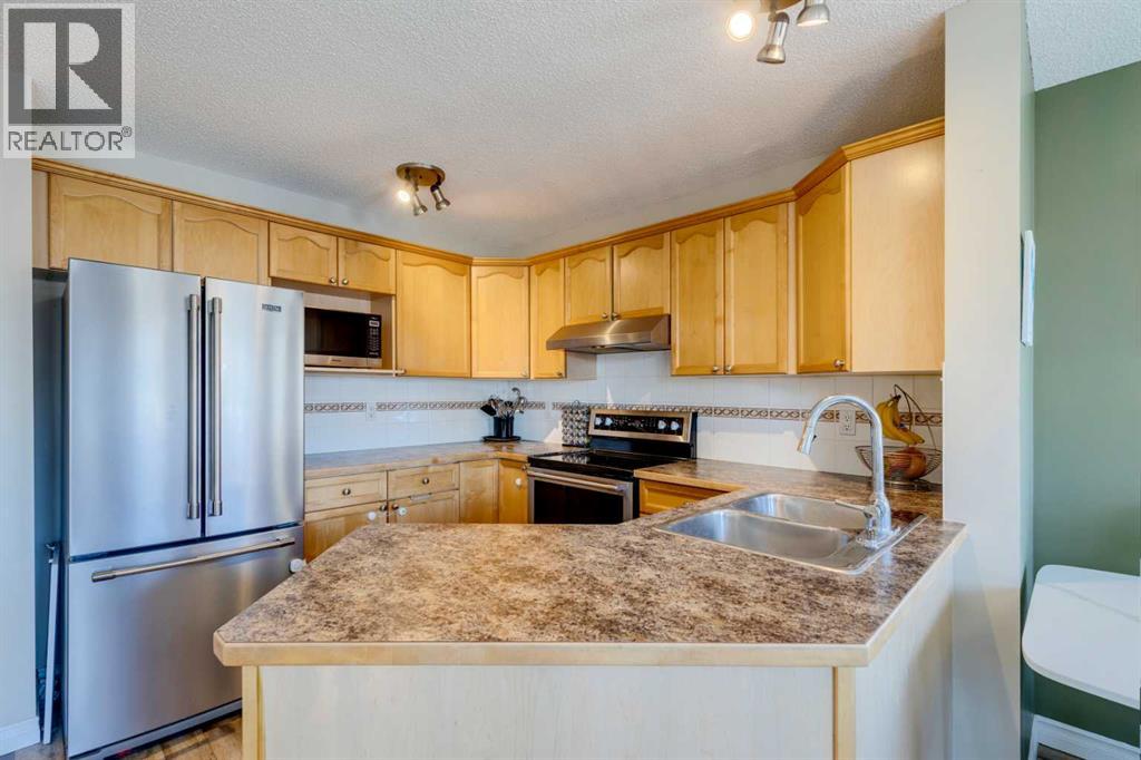 85 Crystal Shores Crescent, Okotoks, Alberta  T1S 2B5 - Photo 8 - A2266485