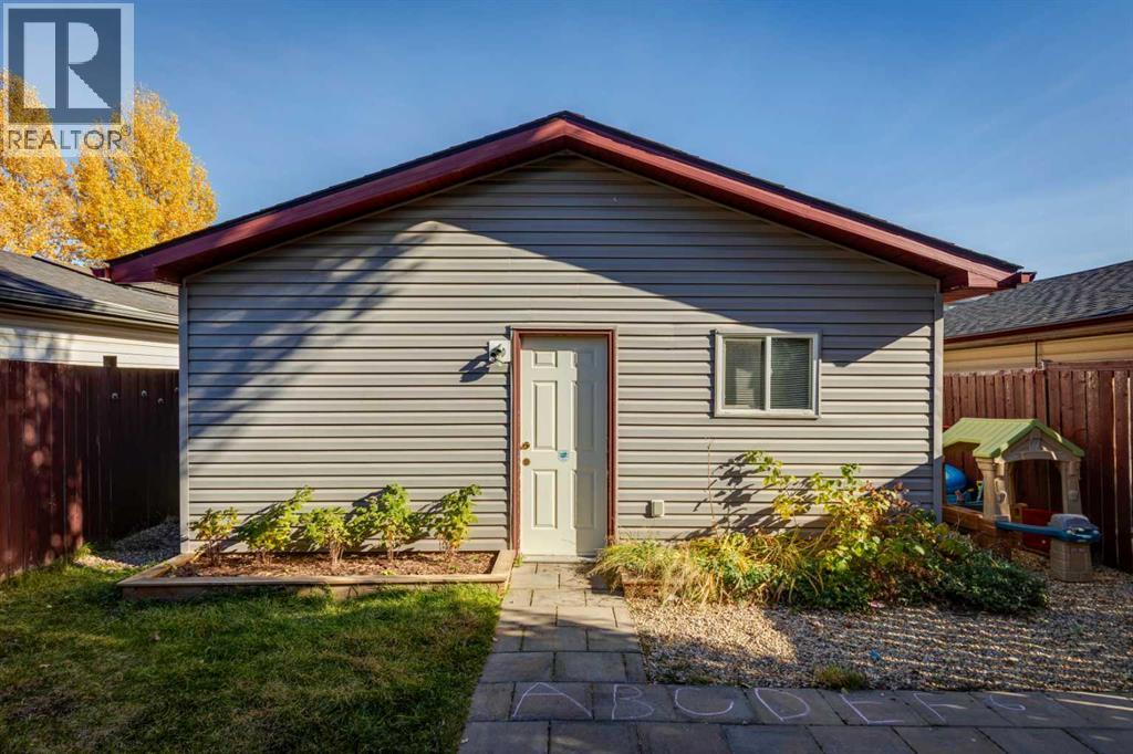 85 Crystal Shores Crescent, Okotoks, Alberta  T1S 2B5 - Photo 31 - A2266485