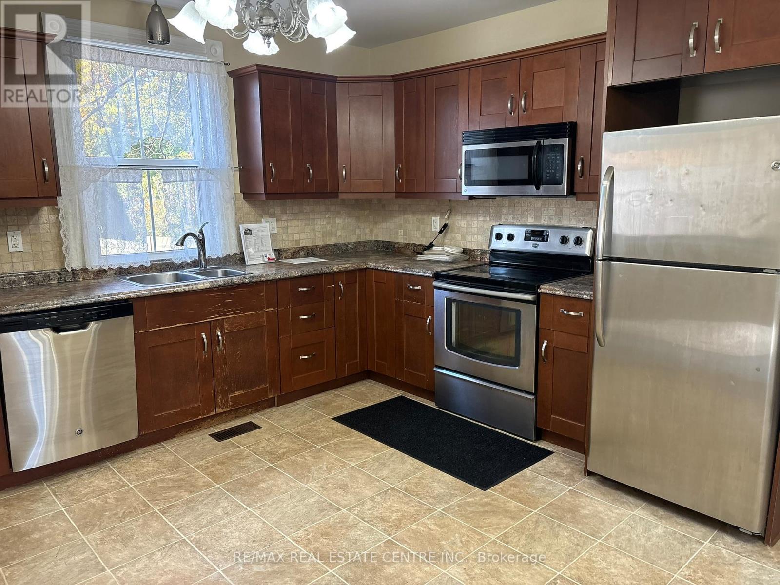 33 King Street, Halton Hills, Ontario  L7G 2G9 - Photo 32 - W12428082