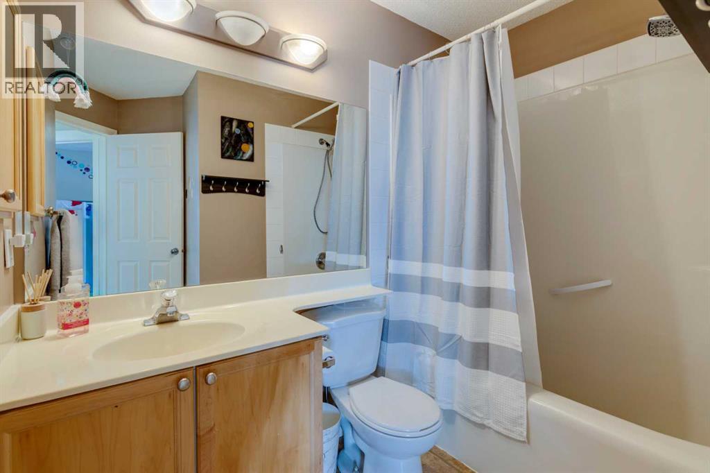 85 Crystal Shores Crescent, Okotoks, Alberta  T1S 2B5 - Photo 19 - A2266485