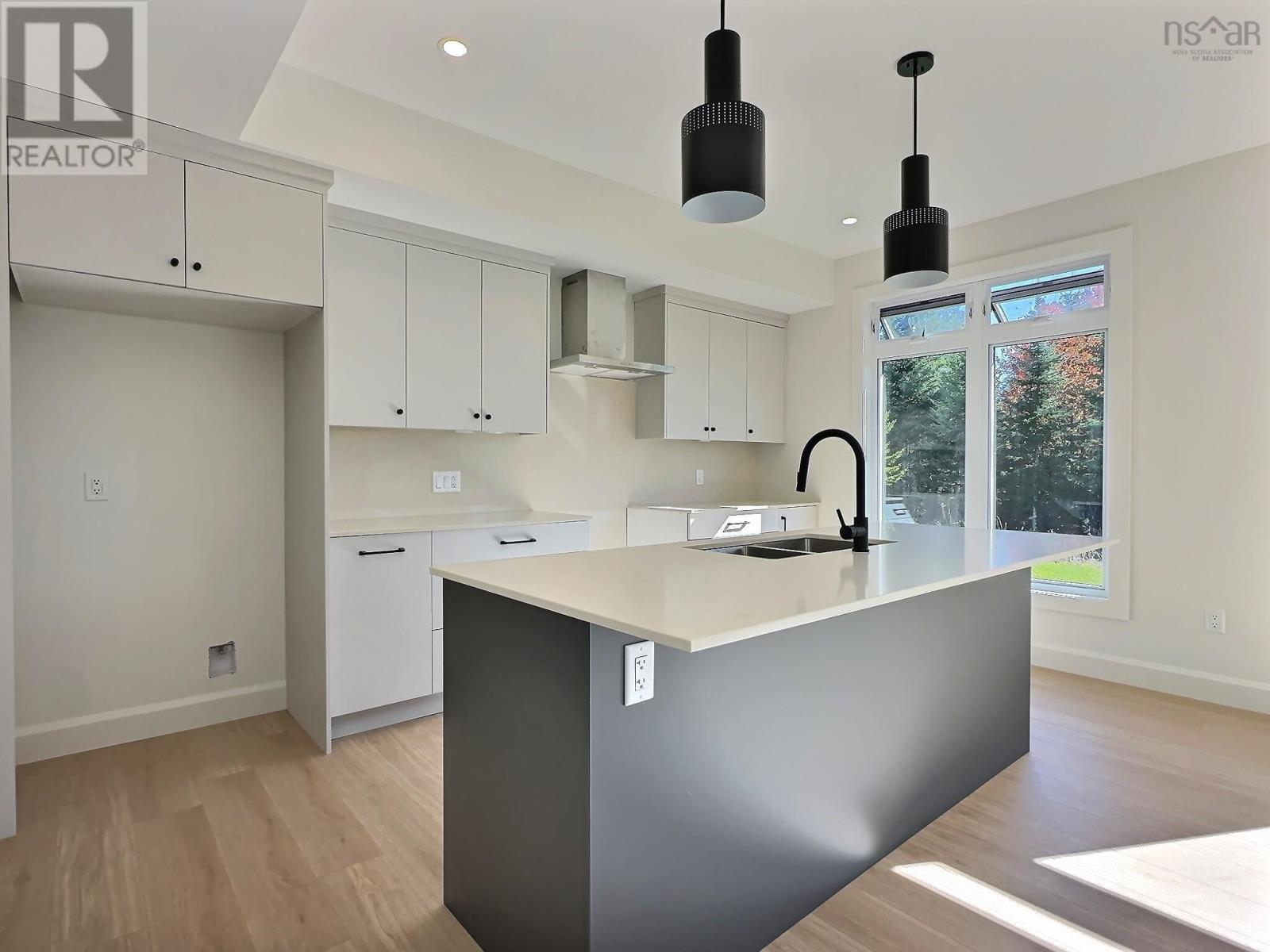 Property at 14 Ashford Court image 2