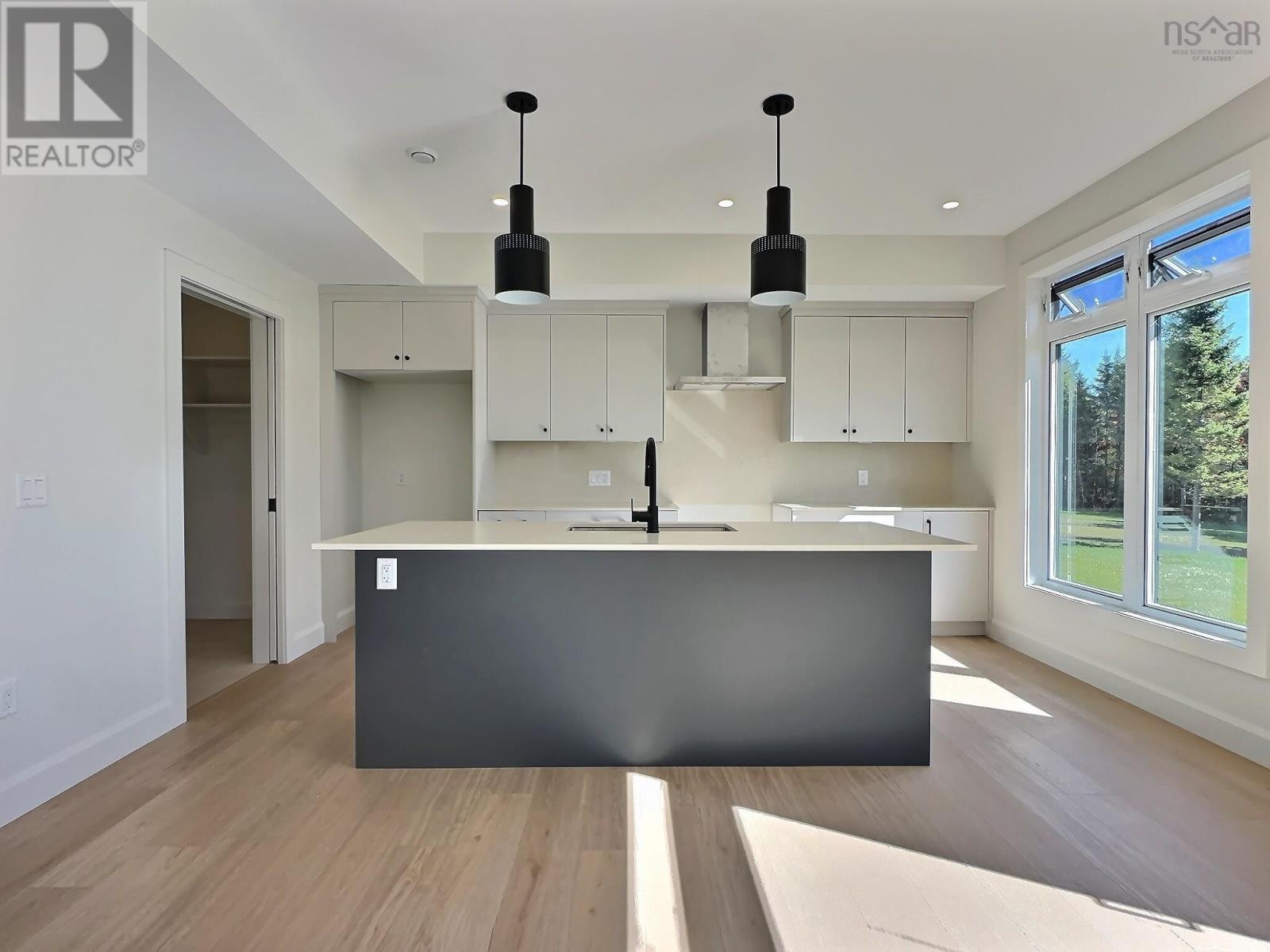 Property at 14 Ashford Court image 3