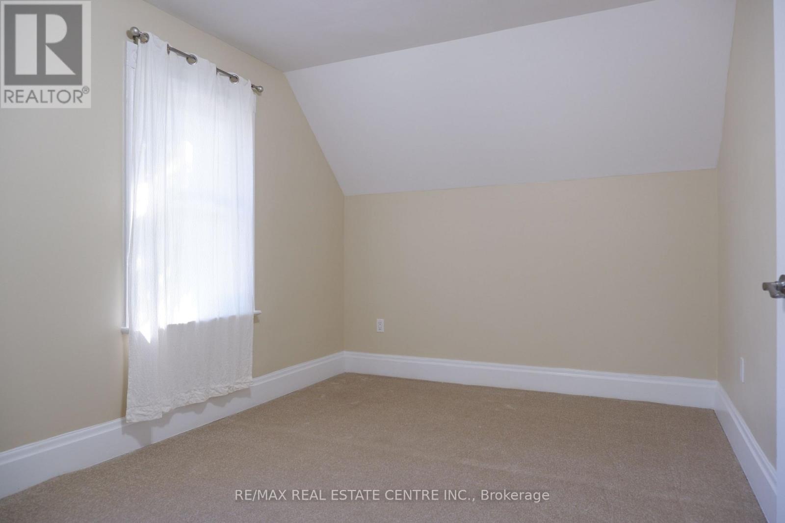 33 King Street, Halton Hills, Ontario  L7G 2G9 - Photo 14 - W12428082