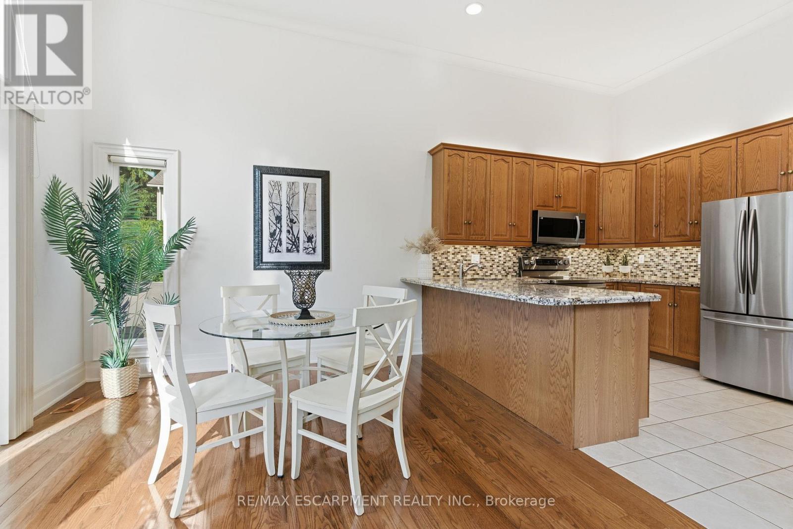 320 Fiddler's Green Road, Hamilton, Ontario  L9G 1X1 - Photo 15 - X12443373