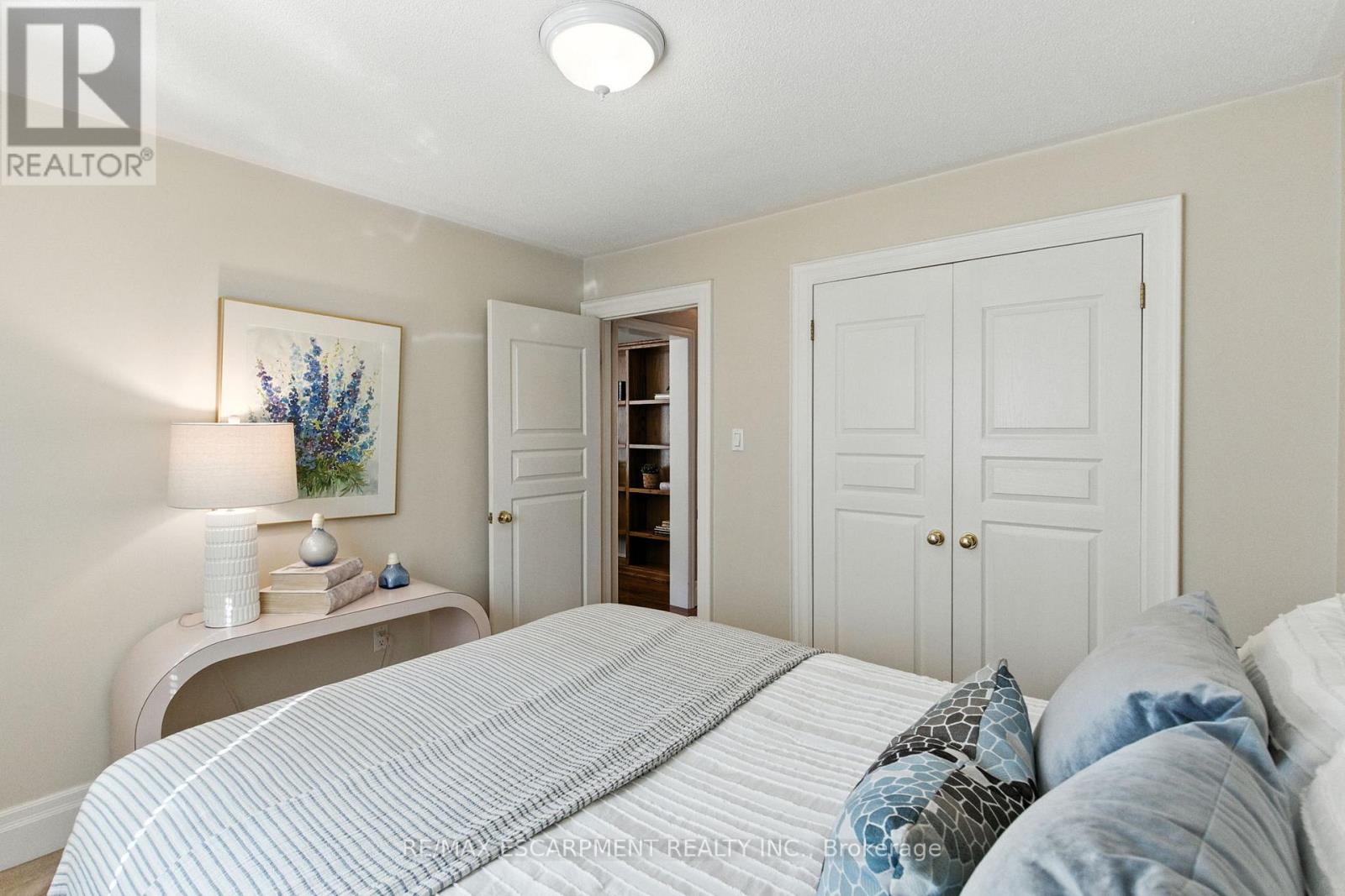 320 Fiddler's Green Road, Hamilton, Ontario  L9G 1X1 - Photo 28 - X12443373