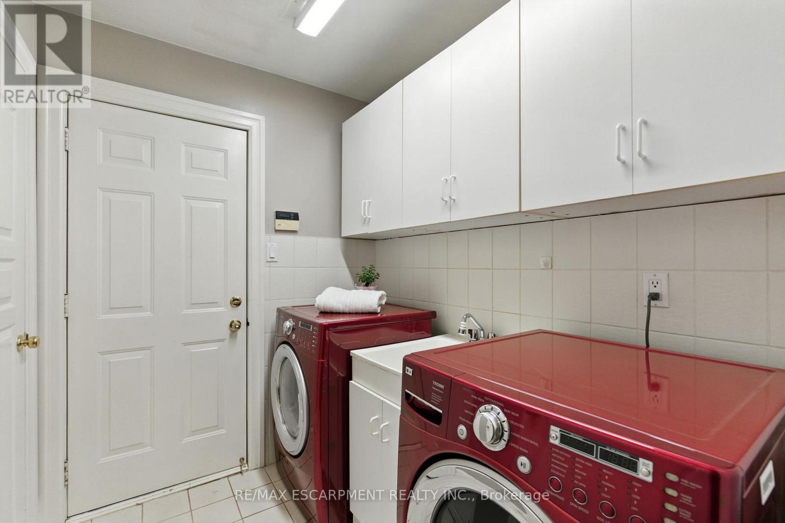 320 Fiddler's Green Road, Hamilton, Ontario  L9G 1X1 - Photo 32 - X12443373