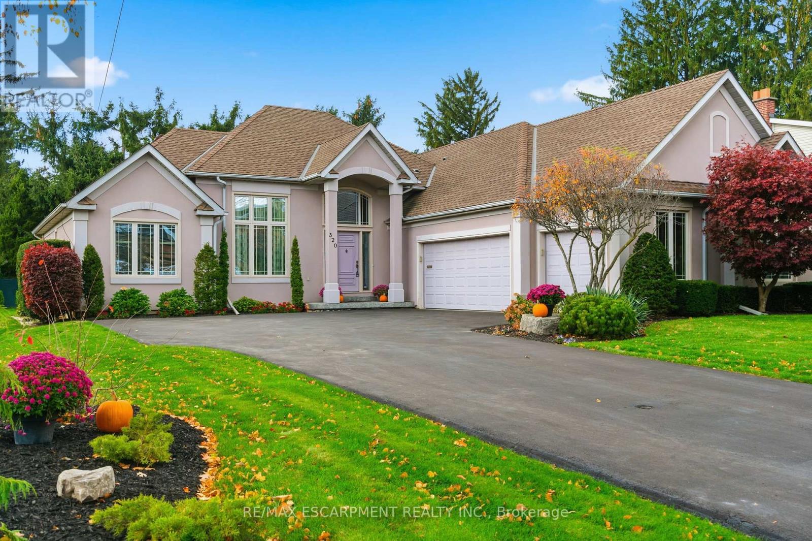 320 FIDDLER'S GREEN ROAD, Hamilton, Ontario