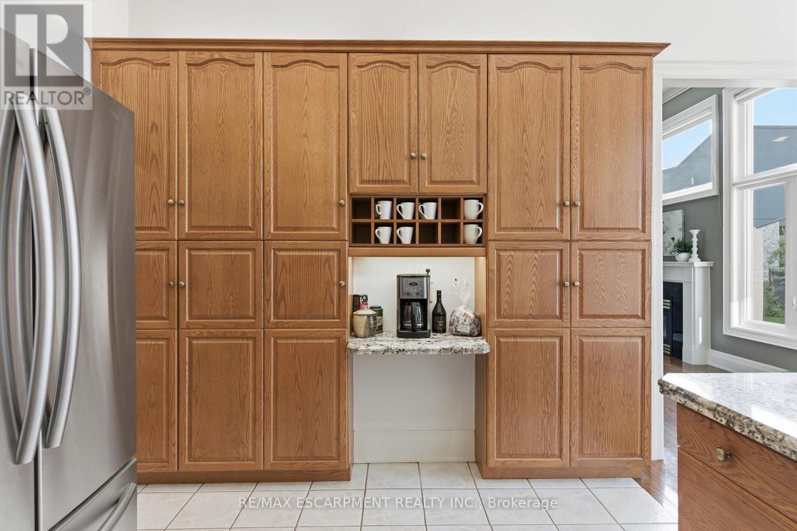 320 Fiddler's Green Road, Hamilton, Ontario  L9G 1X1 - Photo 18 - X12443373