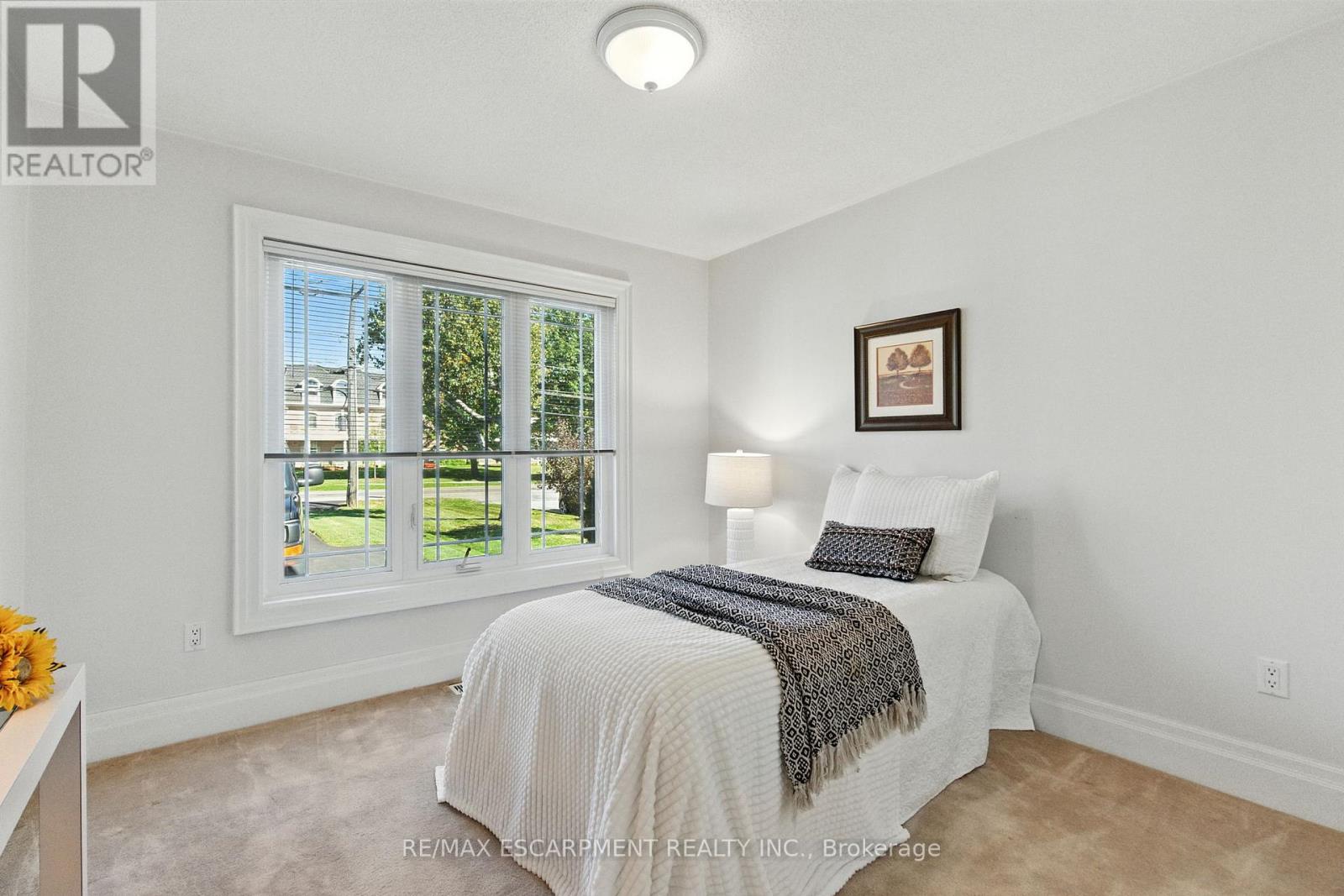 320 Fiddler's Green Road, Hamilton, Ontario  L9G 1X1 - Photo 25 - X12443373