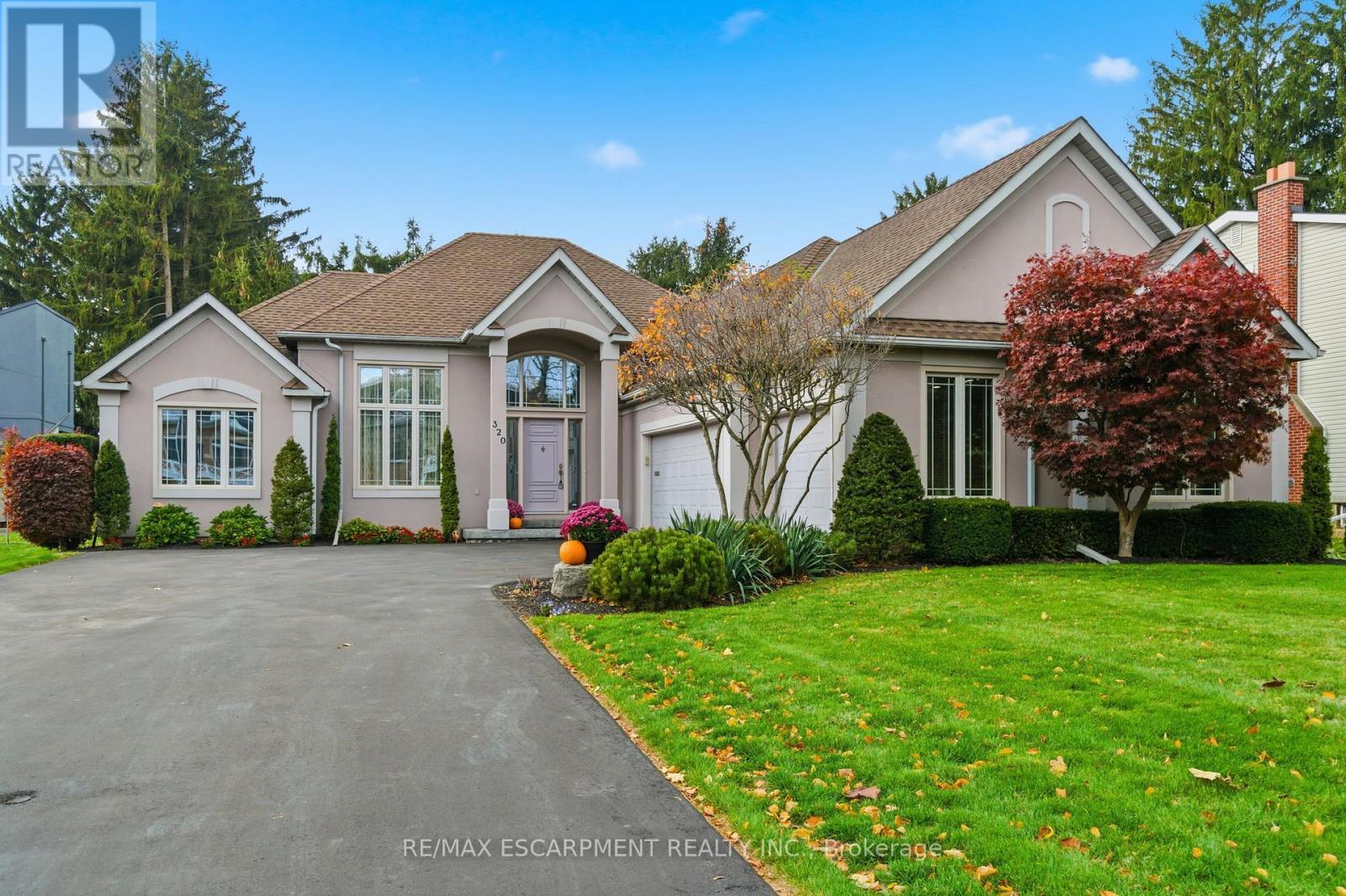 320 Fiddler's Green Road, Hamilton, Ontario  L9G 1X1 - Photo 2 - X12443373