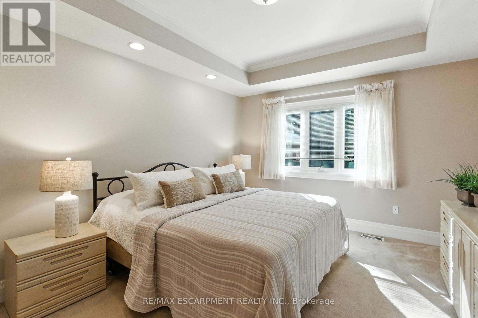 320 Fiddler's Green Road, Hamilton, Ontario  L9G 1X1 - Photo 20 - X12443373