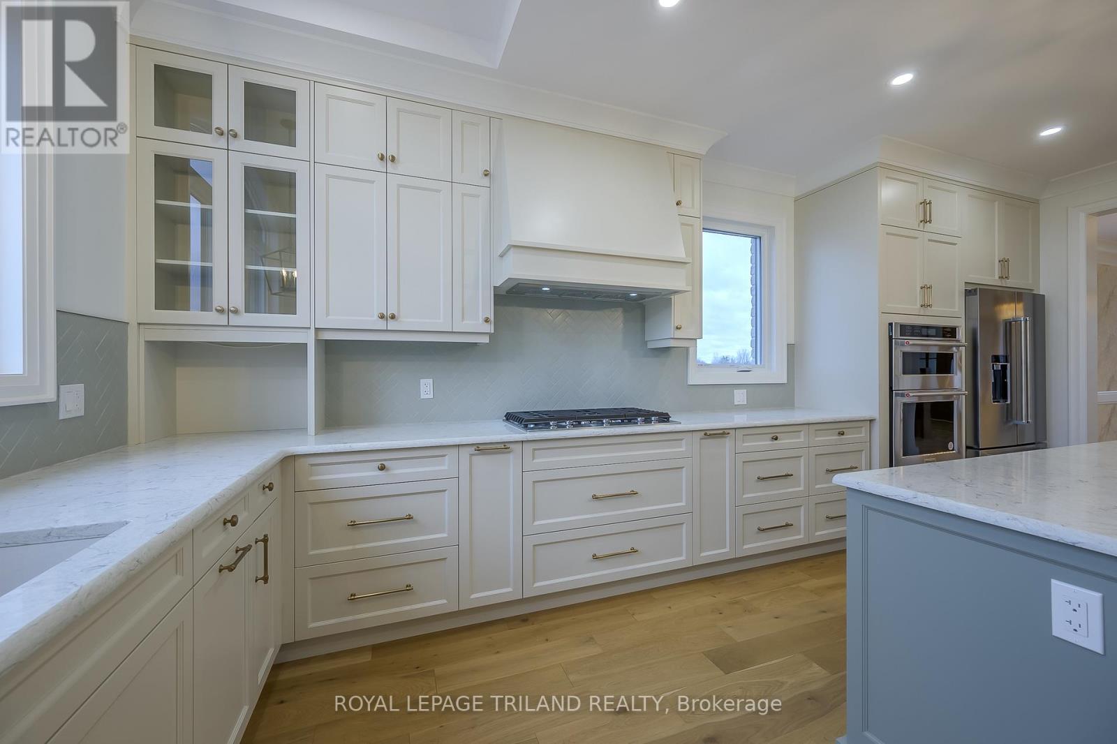 4038 Ayrshire Avenue, London South (South V), Ontario  N6P 0H7 - Photo 12 - X12490848