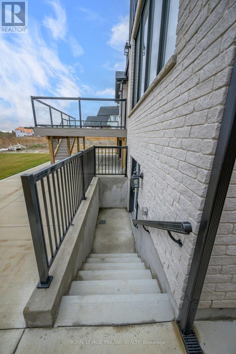 4038 Ayrshire Avenue, London South (South V), Ontario  N6P 0H7 - Photo 37 - X12490848