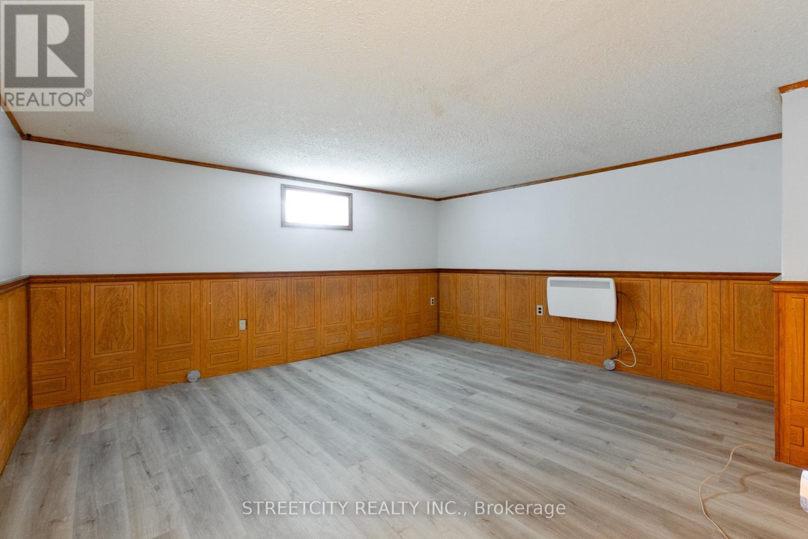 58 Norwich Avenue, Woodstock (Woodstock - South), Ontario  N4S 3V2 - Photo 31 - X12490856