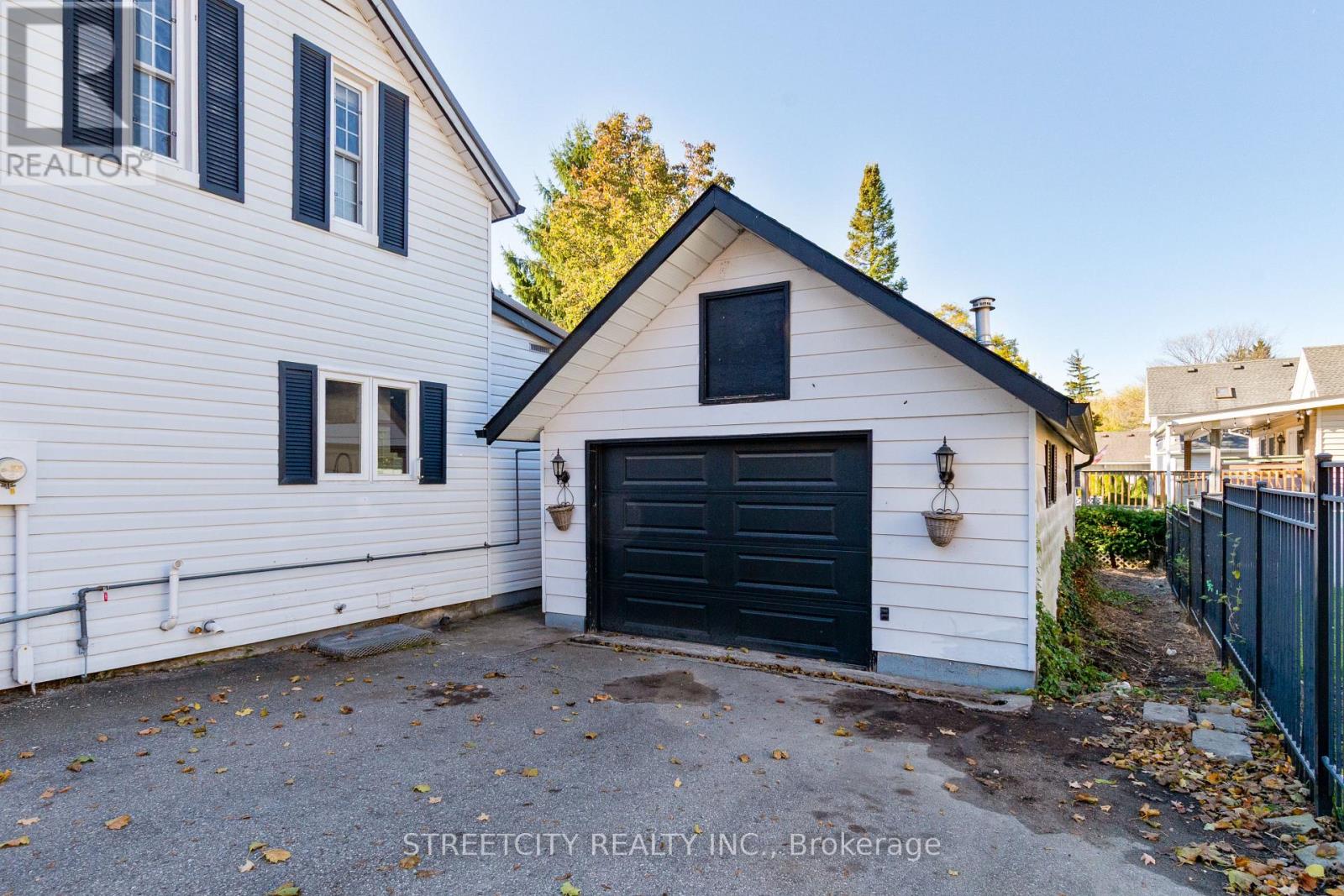 58 Norwich Avenue, Woodstock (Woodstock - South), Ontario  N4S 3V2 - Photo 43 - X12490856