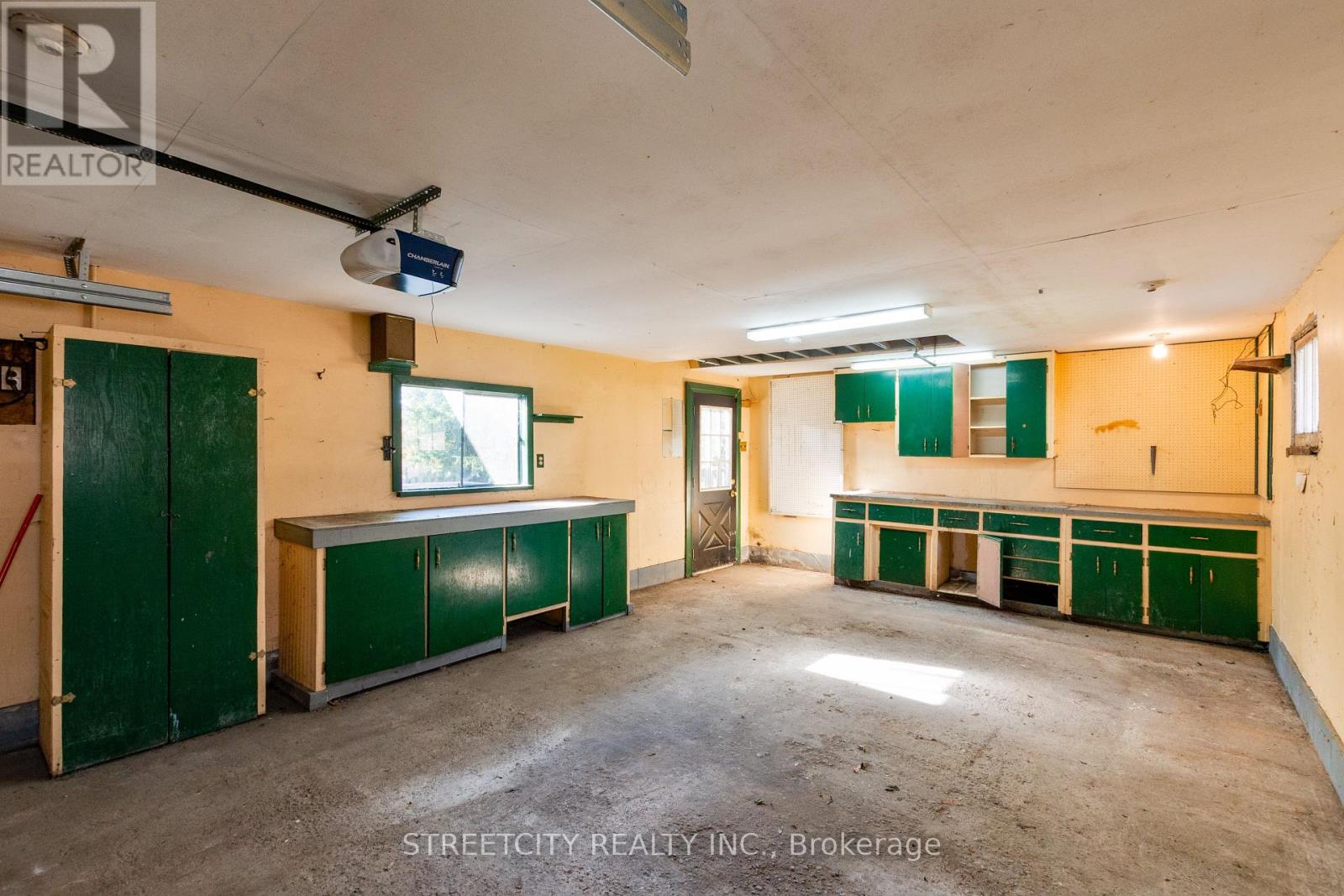 58 Norwich Avenue, Woodstock (Woodstock - South), Ontario  N4S 3V2 - Photo 45 - X12490856