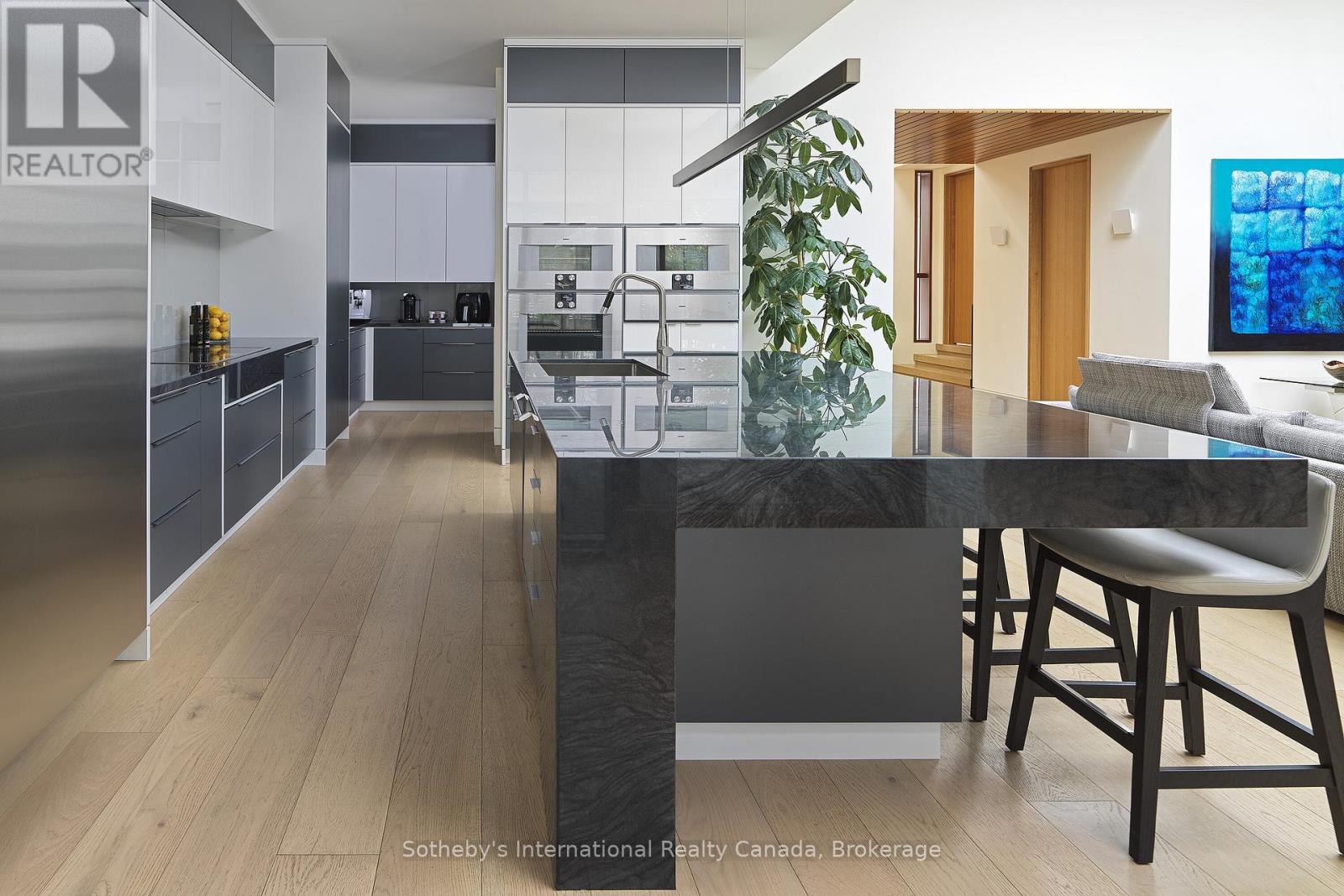 116 Chartwell Road, Oakville (Oo Old Oakville), Ontario  L6J 3Z6 - Photo 10 - W12490592