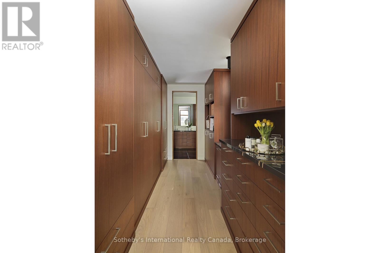 116 Chartwell Road, Oakville (Oo Old Oakville), Ontario  L6J 3Z6 - Photo 13 - W12490592