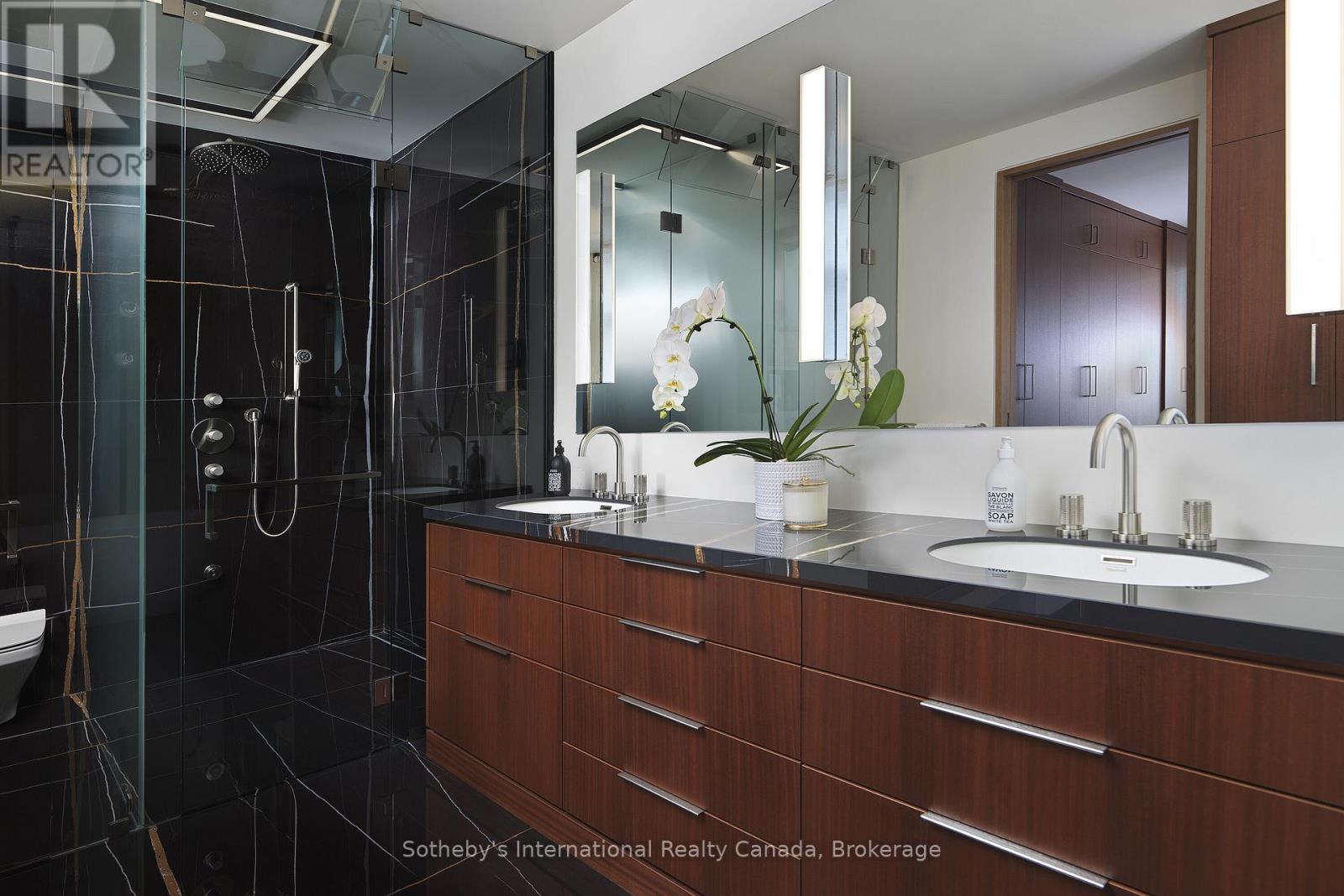 116 Chartwell Road, Oakville (Oo Old Oakville), Ontario  L6J 3Z6 - Photo 14 - W12490592