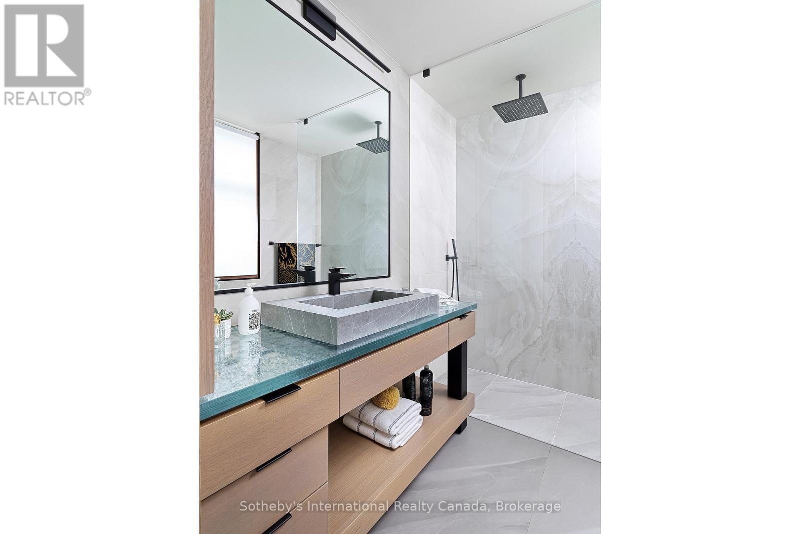 116 Chartwell Road, Oakville (Oo Old Oakville), Ontario  L6J 3Z6 - Photo 18 - W12490592