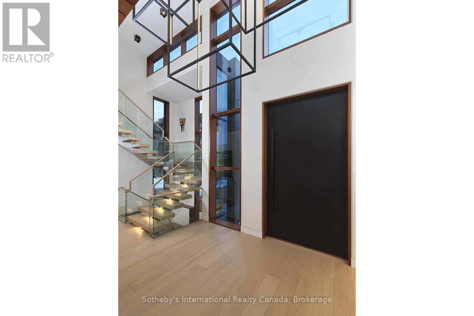 116 Chartwell Road, Oakville (Oo Old Oakville), Ontario  L6J 3Z6 - Photo 3 - W12490592