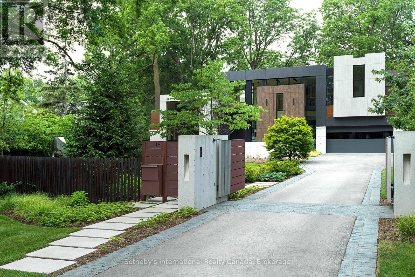 116 Chartwell Road, Oakville (Oo Old Oakville), Ontario  L6J 3Z6 - Photo 37 - W12490592