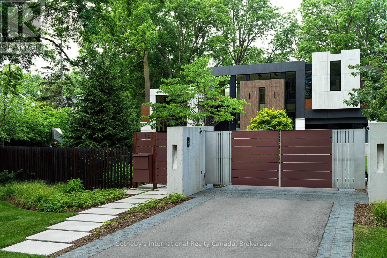 116 Chartwell Road, Oakville (Oo Old Oakville), Ontario  L6J 3Z6 - Photo 38 - W12490592