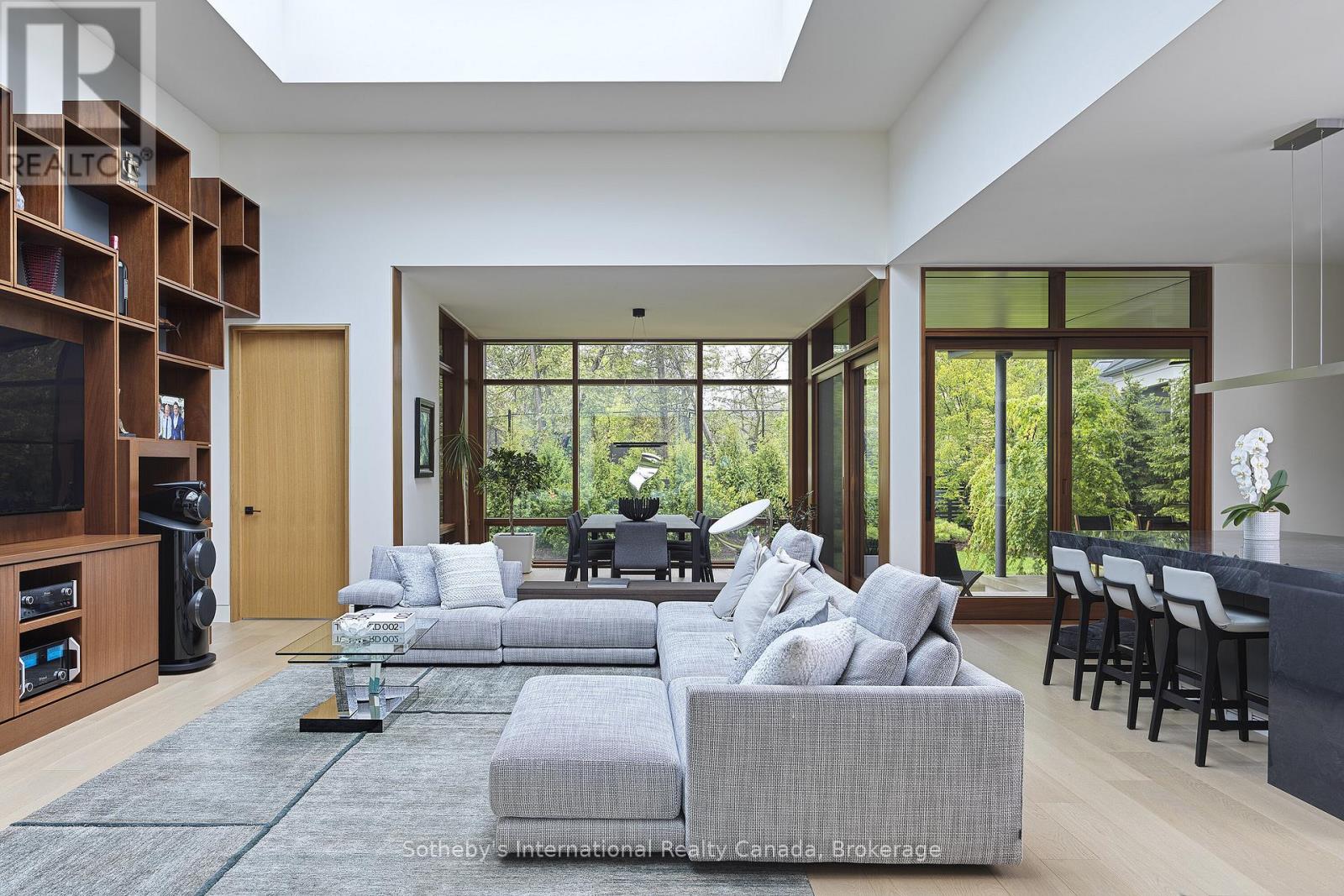 116 Chartwell Road, Oakville (Oo Old Oakville), Ontario  L6J 3Z6 - Photo 5 - W12490592