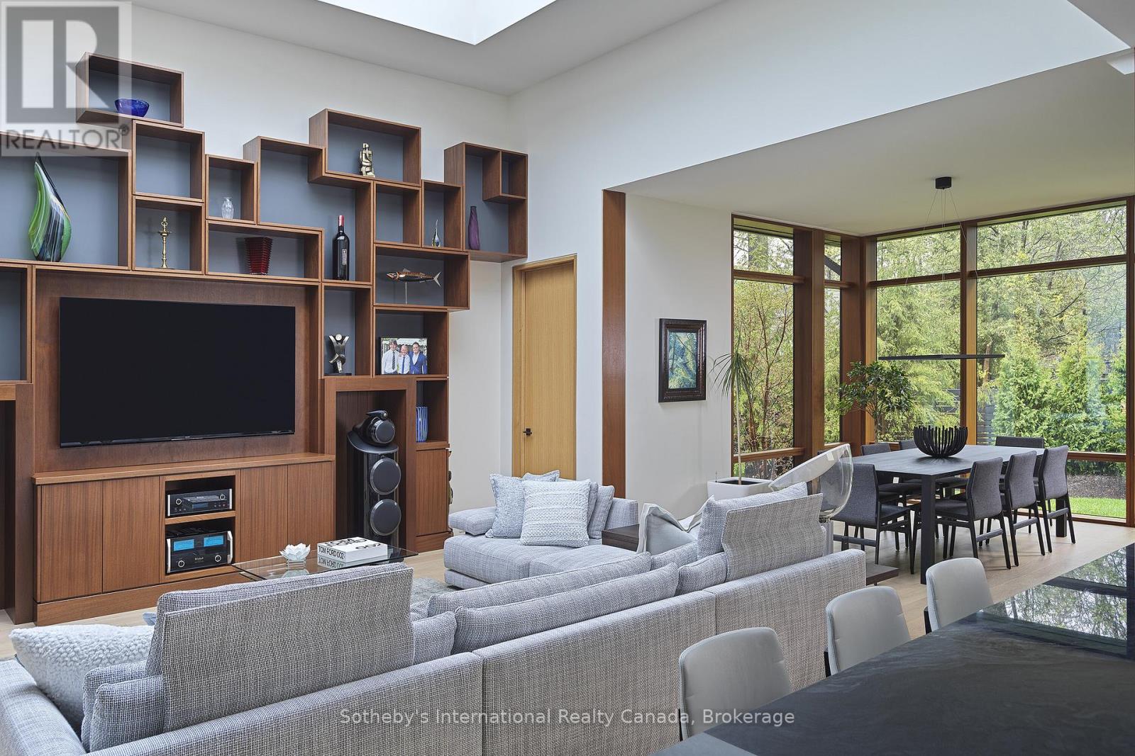 116 Chartwell Road, Oakville (Oo Old Oakville), Ontario  L6J 3Z6 - Photo 6 - W12490592