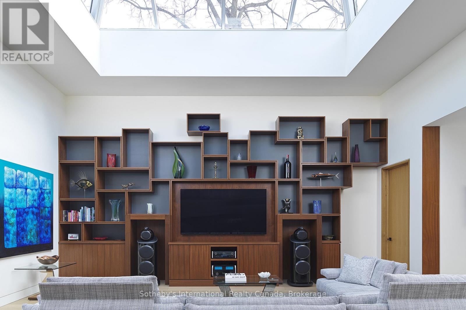 116 Chartwell Road, Oakville (Oo Old Oakville), Ontario  L6J 3Z6 - Photo 7 - W12490592