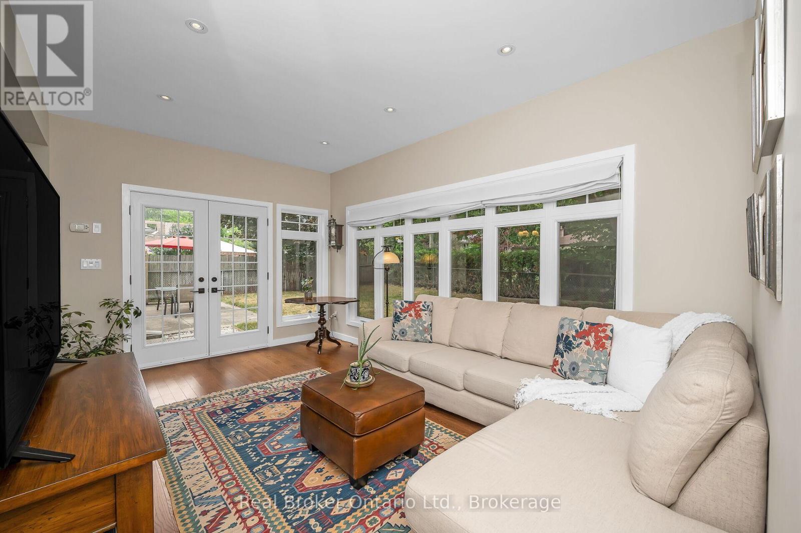 285 Surrey Drive, Oakville, Ontario  L6L 3T6 - Photo 16 - W12490602