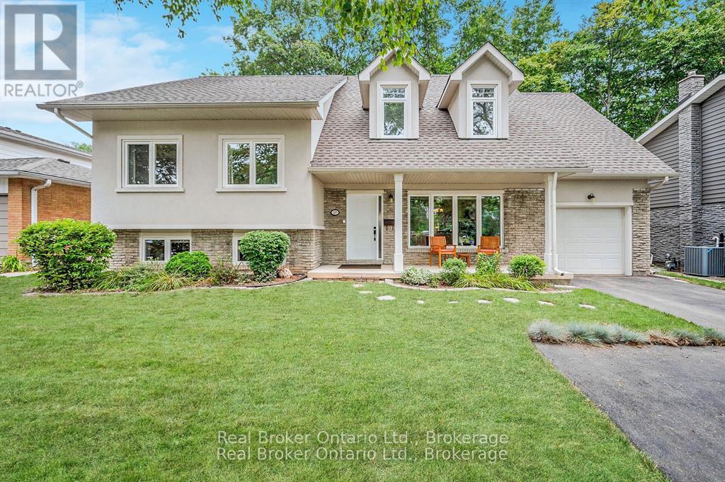 285 Surrey Drive, Oakville, Ontario  L6L 3T6 - Photo 2 - W12490602