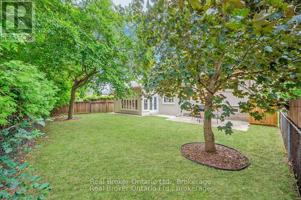 285 Surrey Drive, Oakville, Ontario  L6L 3T6 - Photo 42 - W12490602