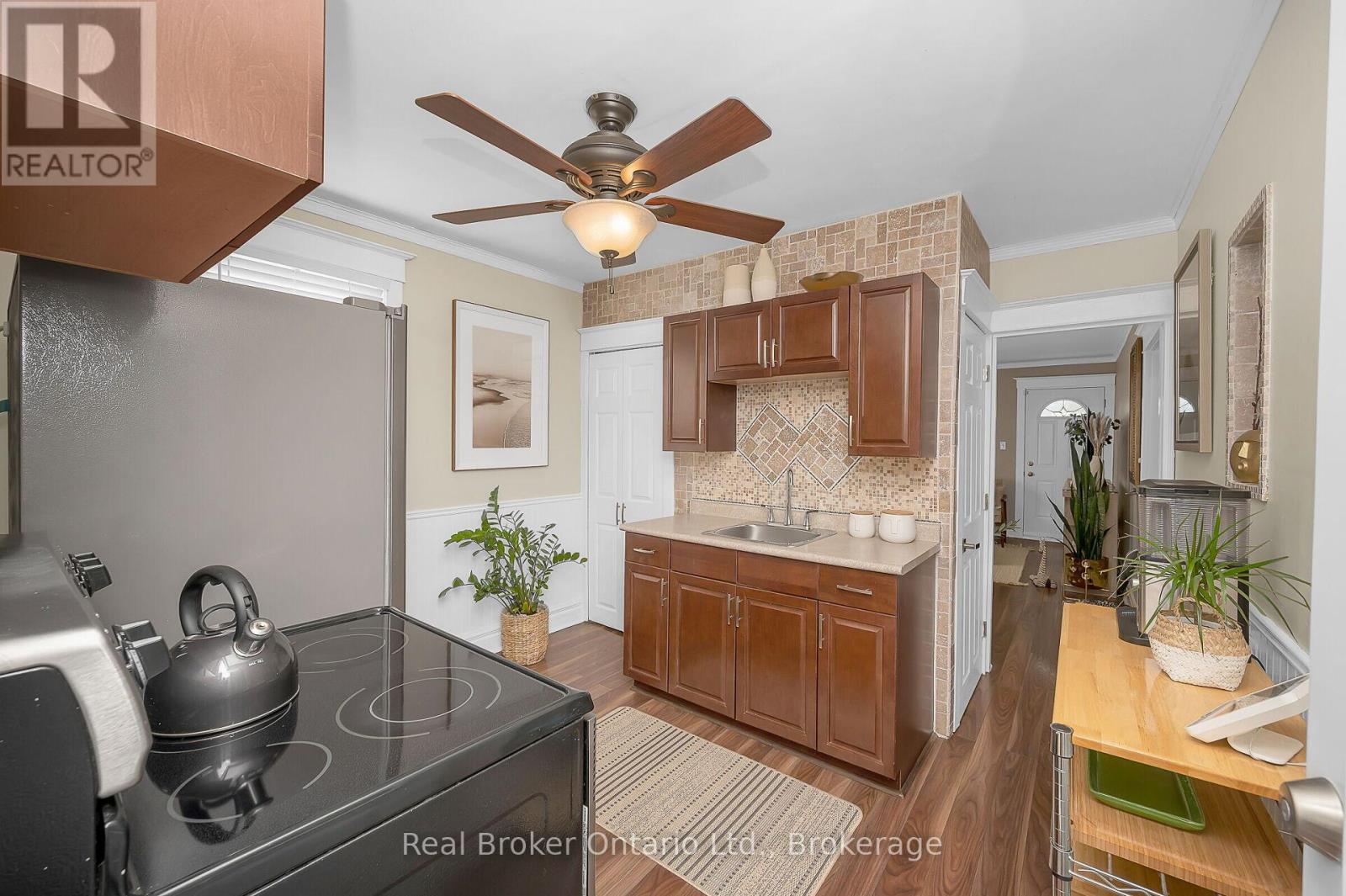 62 Wexford Avenue N, Hamilton (Crown Point), Ontario  L8H 4M4 - Photo 11 - X12490800