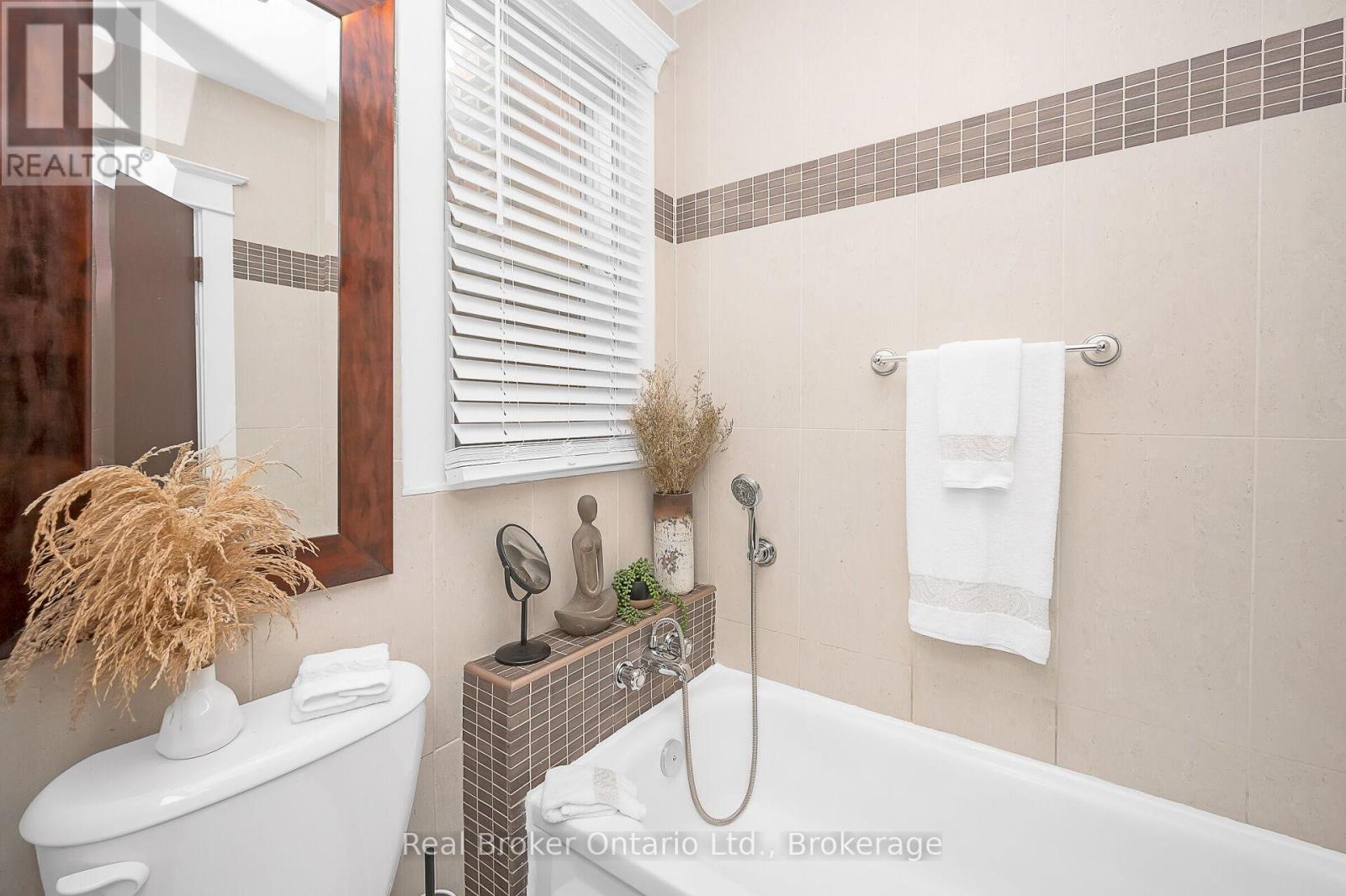 62 Wexford Avenue N, Hamilton (Crown Point), Ontario  L8H 4M4 - Photo 16 - X12490800