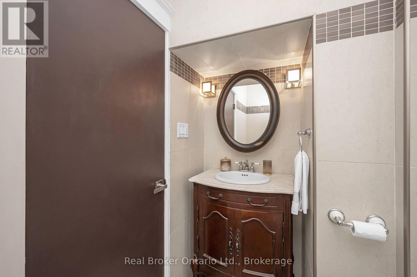 62 Wexford Avenue N, Hamilton (Crown Point), Ontario  L8H 4M4 - Photo 17 - X12490800