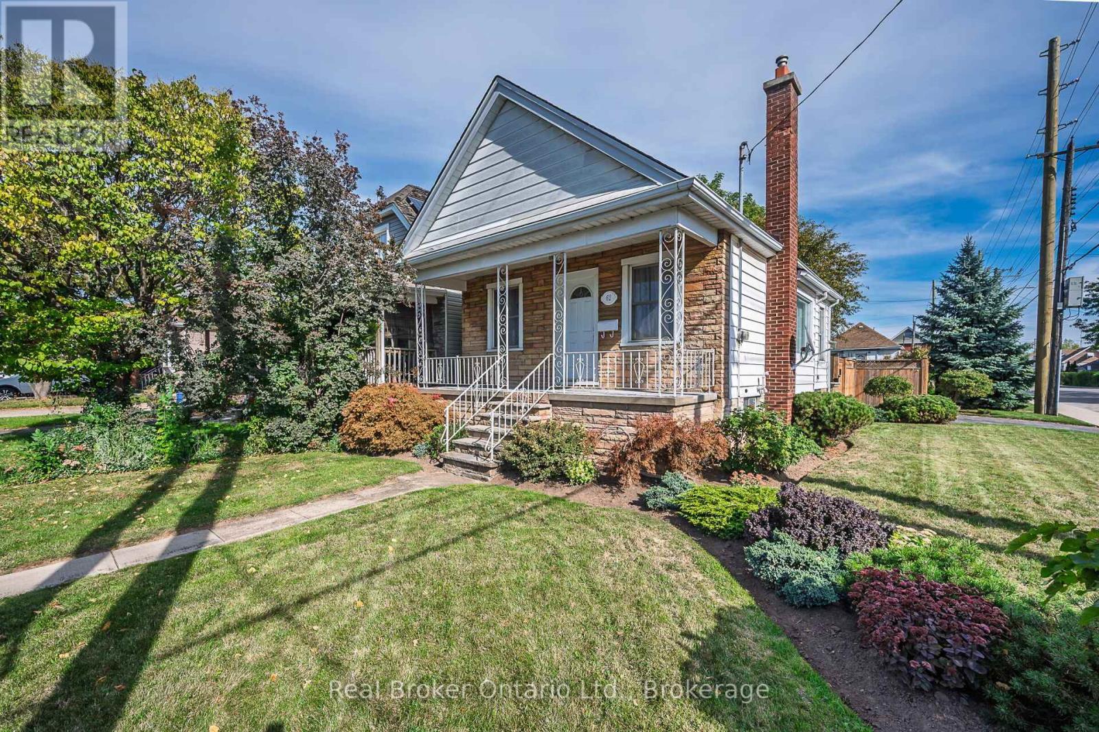 62 Wexford Avenue N, Hamilton (Crown Point), Ontario  L8H 4M4 - Photo 2 - X12490800