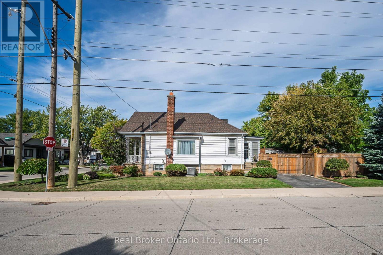 62 Wexford Avenue N, Hamilton (Crown Point), Ontario  L8H 4M4 - Photo 4 - X12490800