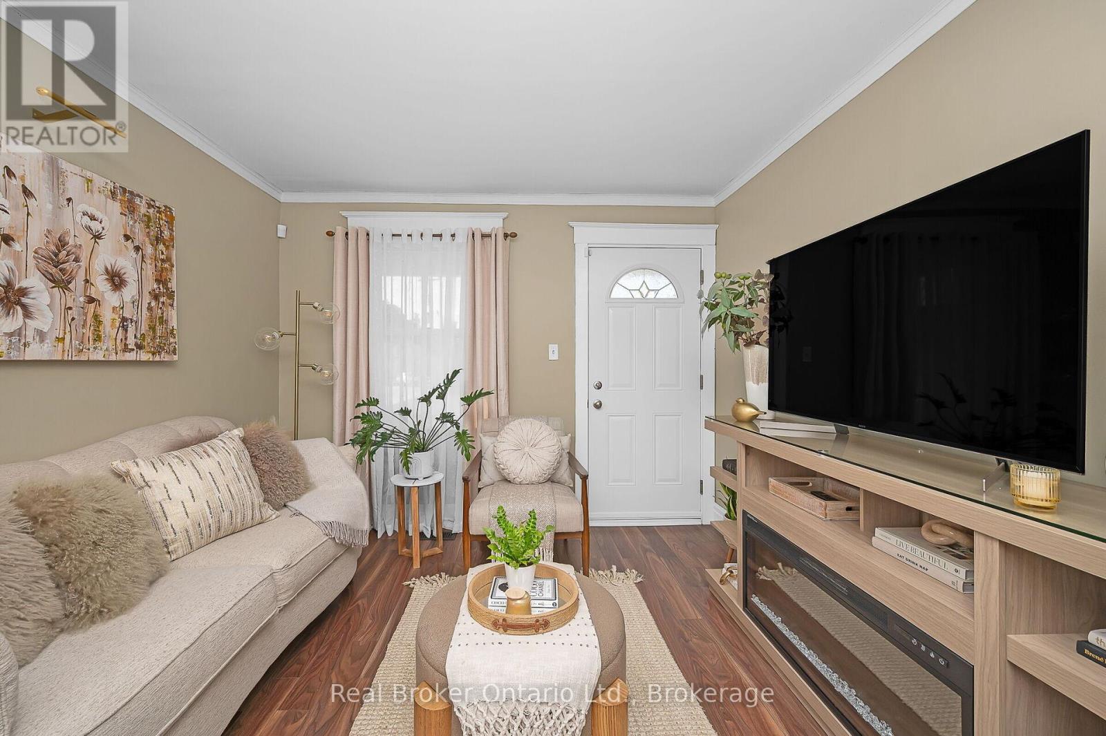 62 Wexford Avenue N, Hamilton (Crown Point), Ontario  L8H 4M4 - Photo 7 - X12490800