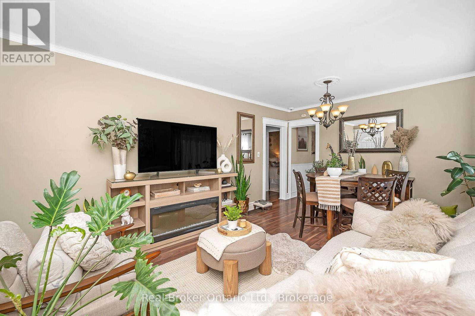 62 Wexford Avenue N, Hamilton (Crown Point), Ontario  L8H 4M4 - Photo 8 - X12490800