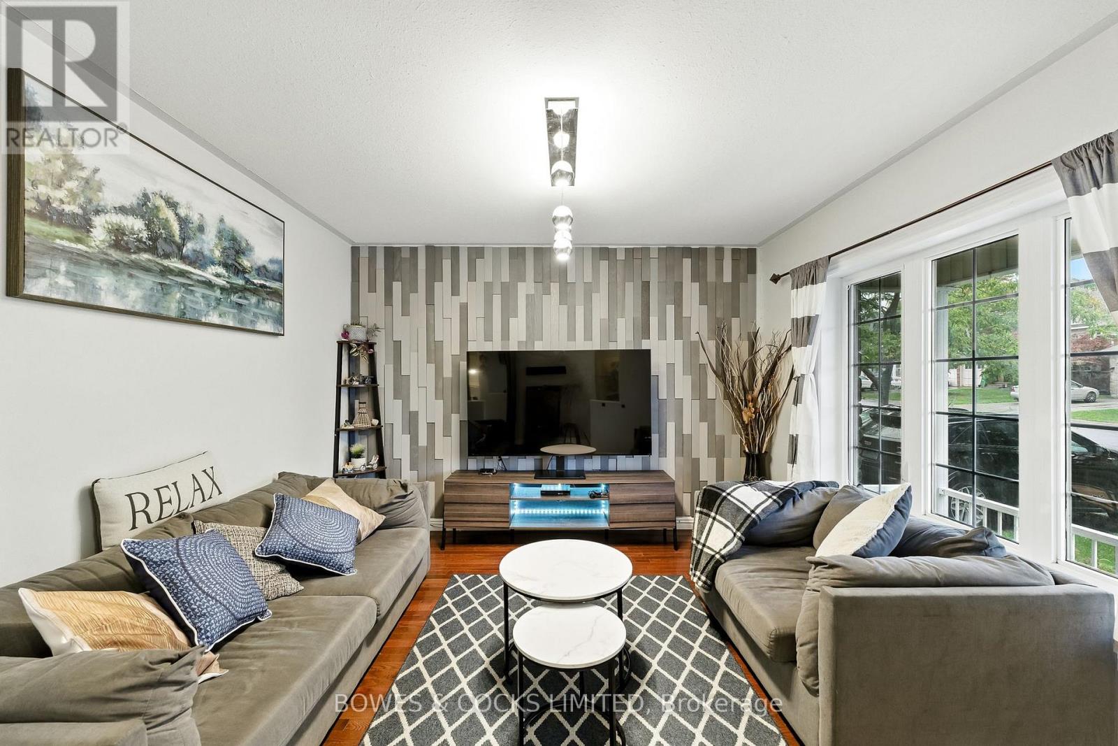 210 Farrier Crescent, Peterborough, Ontario K9L 0A6 - Photo 4 - X12489970