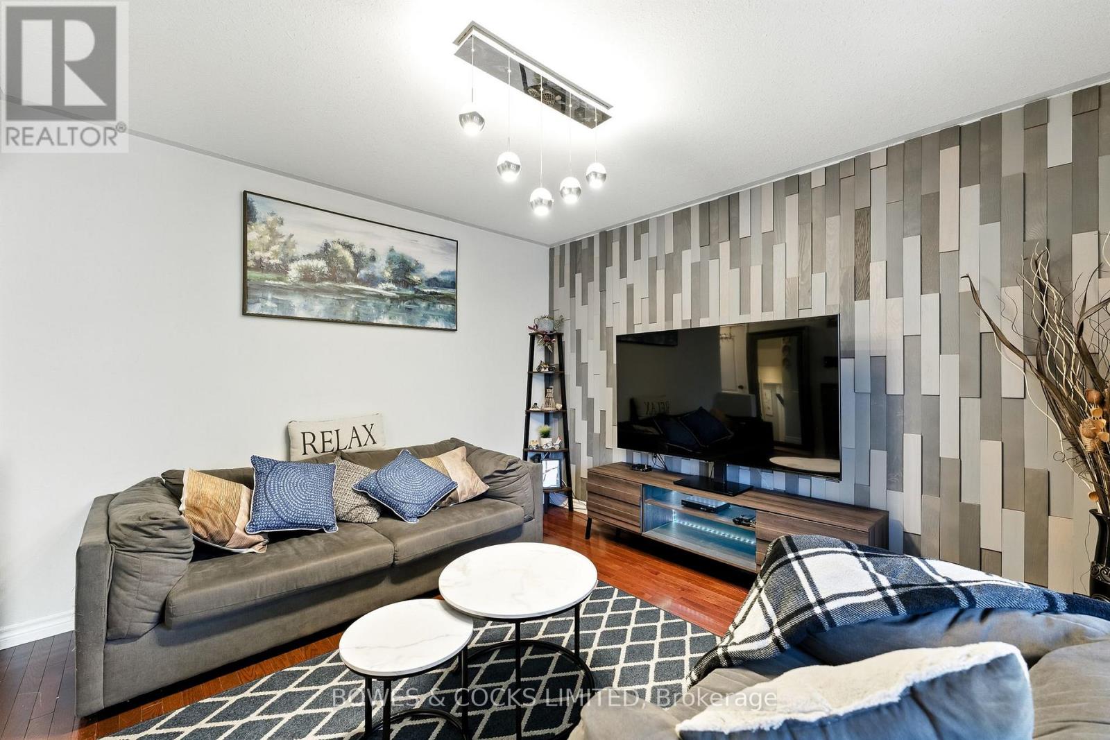 210 Farrier Crescent, Peterborough, Ontario K9L 0A6 - Photo 5 - X12489970