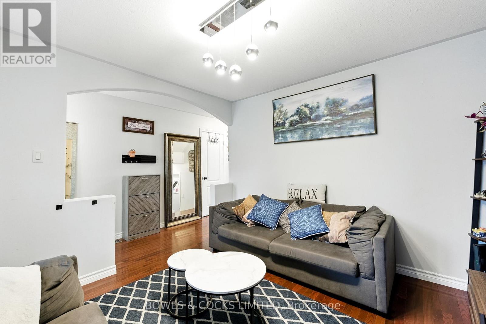 210 Farrier Crescent, Peterborough, Ontario K9L 0A6 - Photo 6 - X12489970