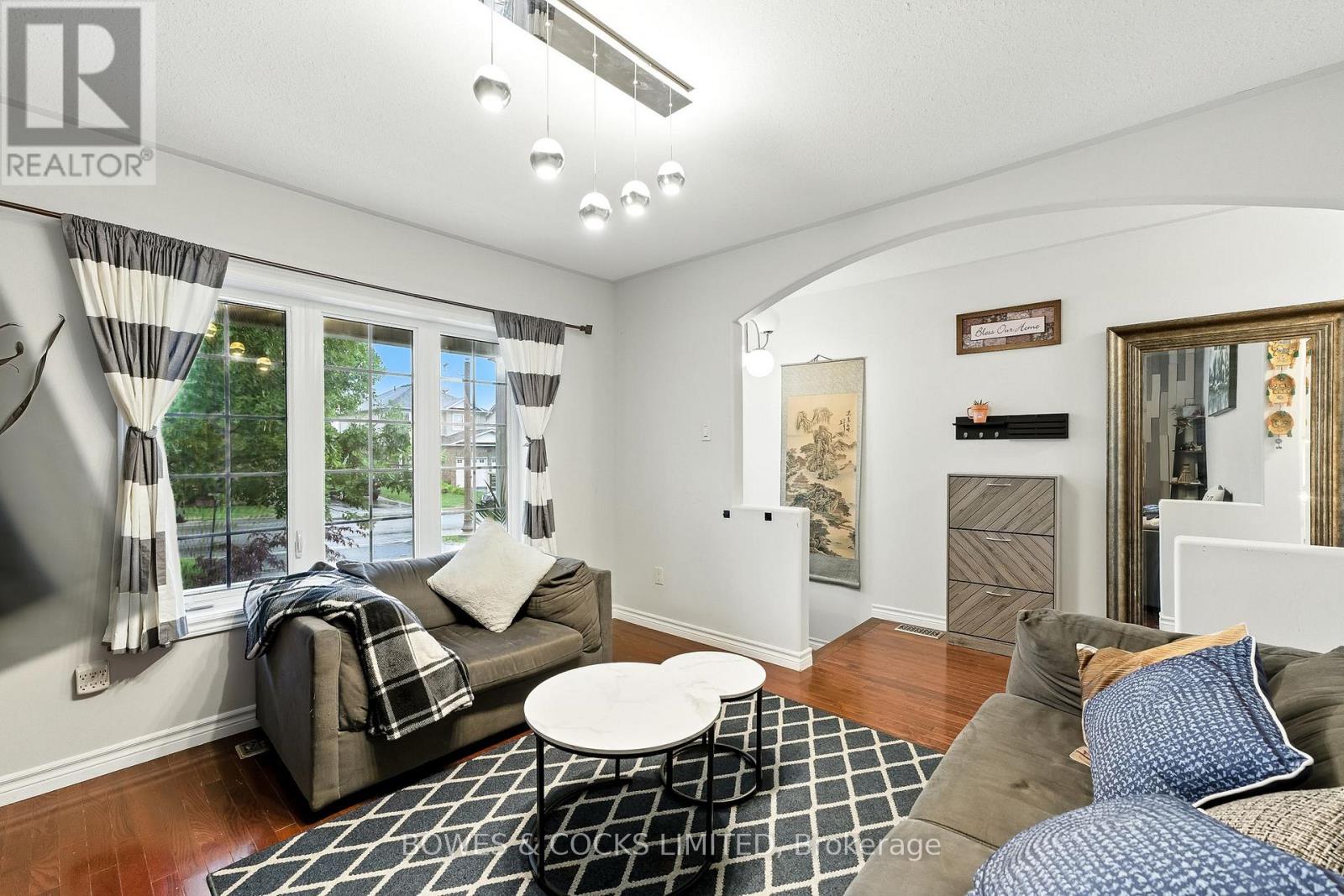 210 Farrier Crescent, Peterborough, Ontario K9L 0A6 - Photo 7 - X12489970