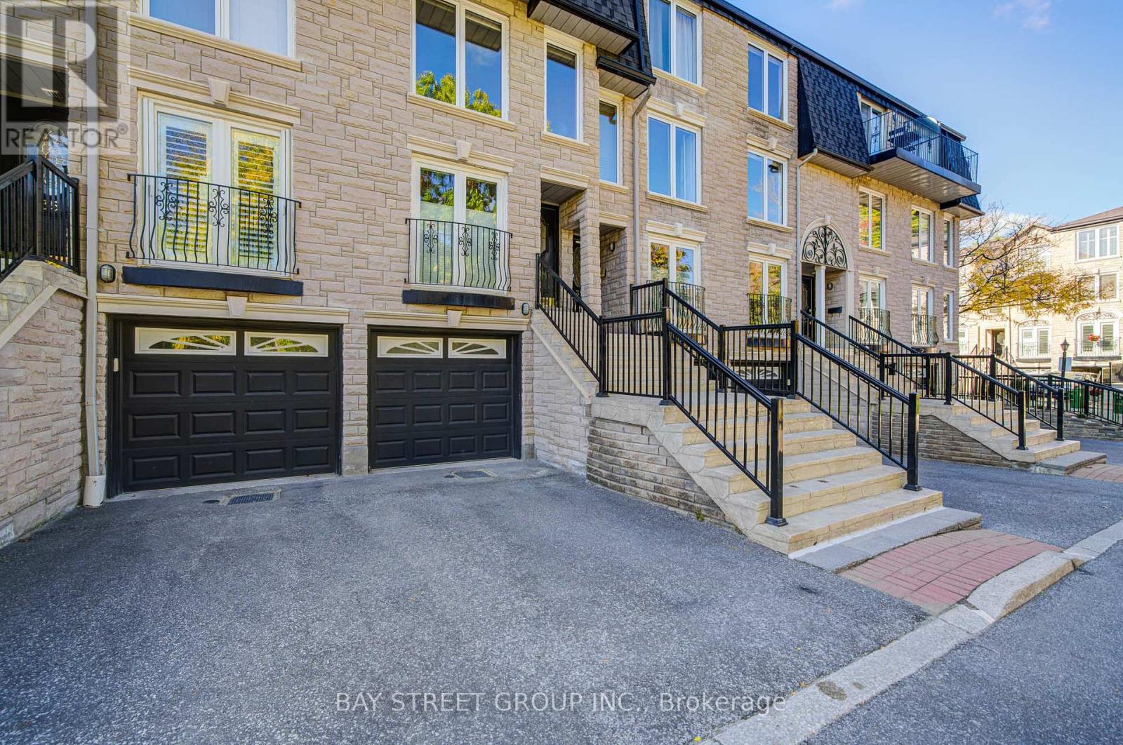 3 - 33 Birchbank Lane, Toronto (Banbury-Don Mills), Ontario  M3B 2Y2 - Photo 2 - C12490268