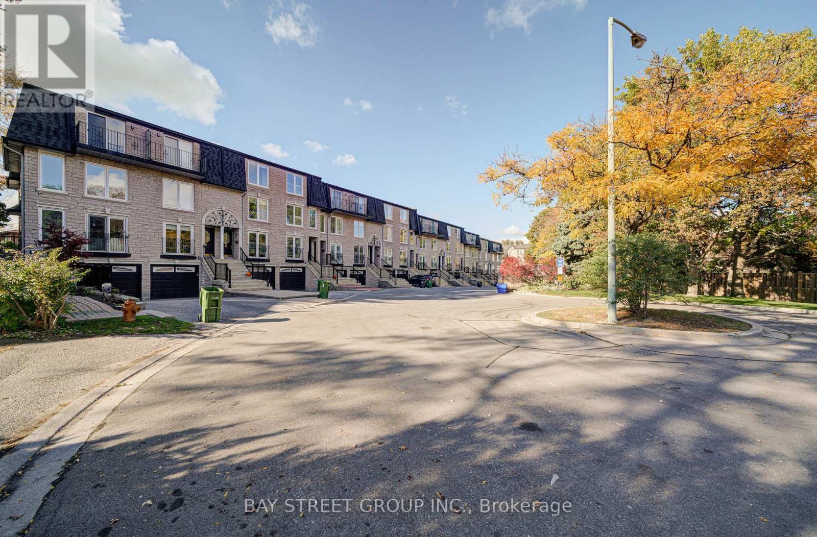 3 - 33 Birchbank Lane, Toronto (Banbury-Don Mills), Ontario  M3B 2Y2 - Photo 3 - C12490268